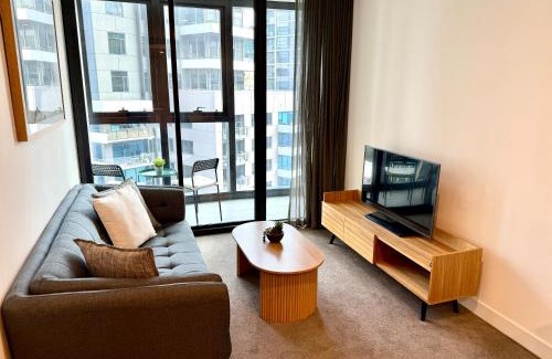 Southbank Apartment | Southbank 2BR with Pool & Views