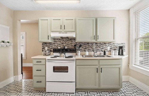 Wilder Park Apartment | Southern Parkway Retreat Near Downtown Louisville