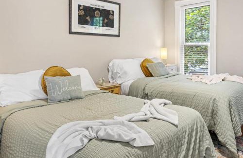 Wilder Park House | Southern Parkway Retreat Private Yard & Comfort