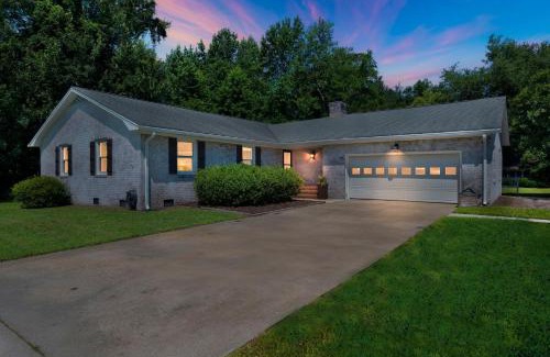 Wilmington House | Southern Storm - Modern Stay with Patio & Yard home