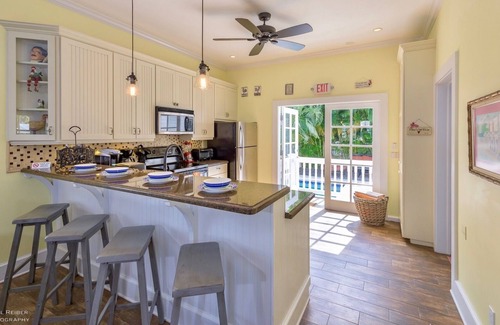 Uptown - Upper Duval House | *SOUTHERNMOST HOSPITALITY V* 5BR/5BA & Pool + LAST KEY SERVICES.