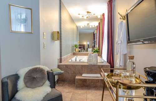 Sainte-Marie House | Spa for Couple in Romantic Room at Hotel Boutique