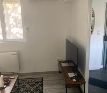 Morieres-les-Avignon Apartment | SPA jardin privé T3 indépendant dans Villa