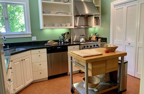 St. Helena House | Spa-Like Paradise Walking Distance To Wineries, Shops, No Final Cleaning Fee