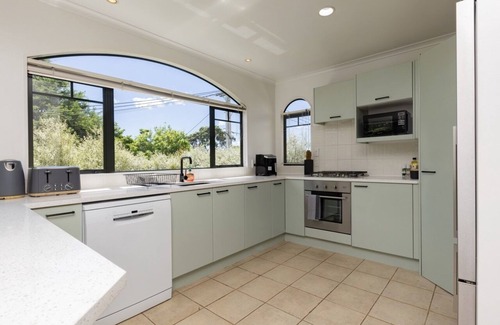Greenlane - Ellerslie House | Spa, Movies, Pool table, Table tennis - Ellerslie!