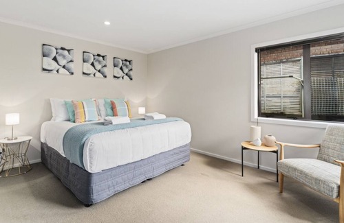 Taupo House | Spa Pool, Pool-table, Foosball, Darts - Lovely Home for up to 8 guests
