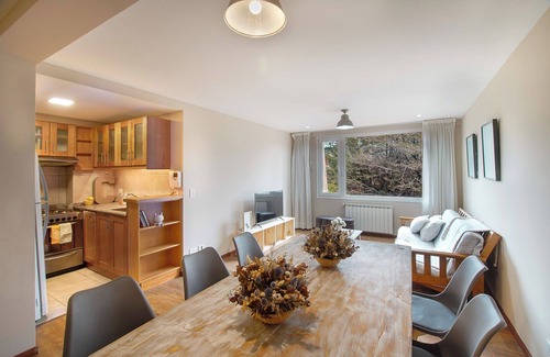 San Carlos de Bariloche Apartment | Spacious Central Apartment with Garage