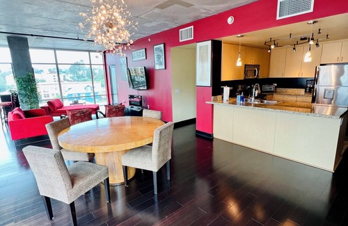 Smart Corner Condo | Spacious 1 Bedroom Luxur Loft With Panoramic Cityscape