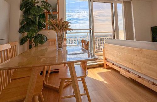 A. Bonifacio Apartment | Spacious 1BR with Sunset view at The Celandine