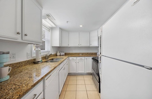 Windy Hill Condo | Spacious 2 BR Retreat- Island Palms C1