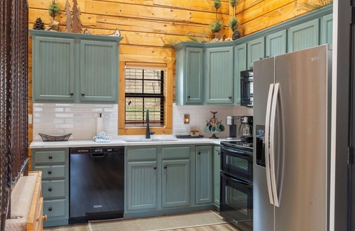 Branson Theater District Cabin | Spacious 2-BD + Loft Retreat in the Heart of Branson-Minutes to Shows, Shopping & Dining