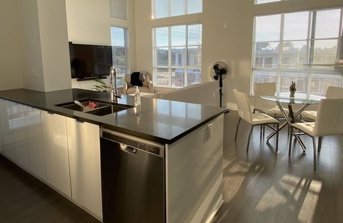 Rosemary Heights Central Condo | Spacious 2 Bedroom Condo in South Surrey