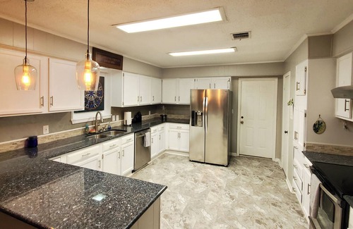 Waller House | Spacious 2-bedroom house with Fenced Yard in Waller