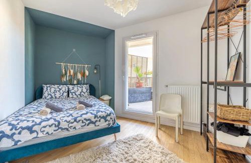 Bagnolet Apartment | Spacious 2 bedrooms with Parking, Terrasse, near Metro 3