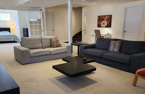 Richmond Hill House | Spacious 2 BR, 3 beds, sleeps 6, kitchen, laundry