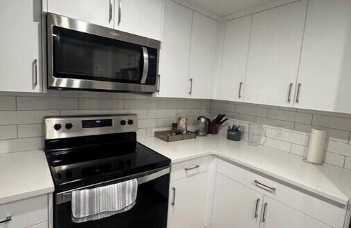 Calgary Apartment | Spacious 2 BR and Kitchen Bsmt Apartment near Airport