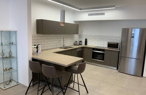 Jerusalem City Centre Apartment | Spacious 2bdrs, Fully Furnished, In heart of Jerusalem.