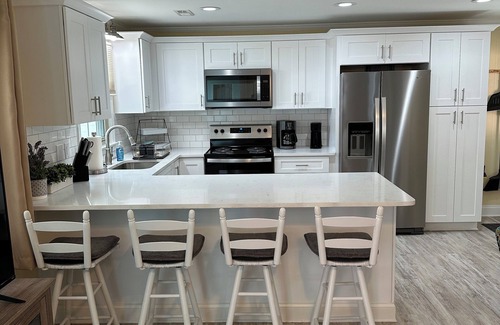 Cherry Grove Beach House | Spacious 3-bedroom 2-bathroom house Sleeps 10 pet friendly in Cherry Grove Beach