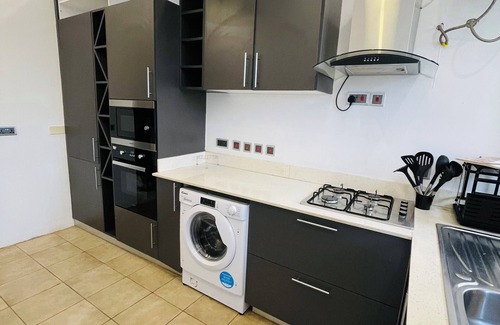 Agblesia Apartment | Spacious 3-bedroom apartment with WiFi, AC in peaceful Sakumono