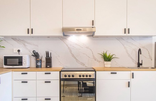 Jabal Ali 2 Apartment | Spacious 3-bedroom apartment in beautiful Dubai with WiFi, AC, fitness room