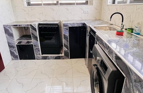 Tema Apartment | Spacious 3-bedroom Apartment with WiFi/AC in Tema.