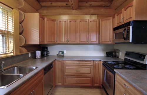 Clearwater Cabin | Spacious 3 Bedroom, 3 Bathroom Cabin near Wells Gray Waterfall in Beautiful BC!