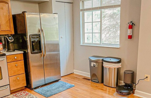 Fairfax House | Spacious 3 Bedrooms Townhome Near GMU-VRE-D.C
