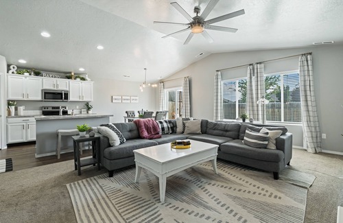 Nampa House | Spacious 3B, Split floorplan, Sleeps up to 11!