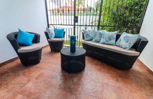 La Esplanada Villa | Spacious 3BR APMT- smart speakers Airport transfer
