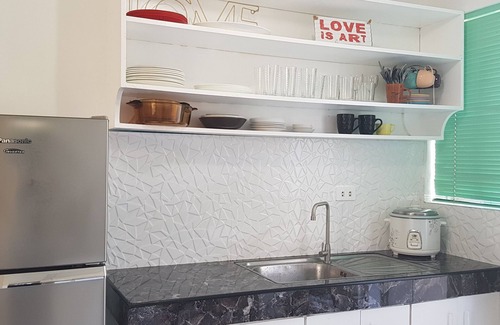 San Pedro House | Spacious 3BR House w/FIBR WiFi & NetFlix sleeps up to 12pax