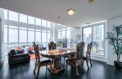 CityPlace Apartment | Spacious 3BR-Sleep 8-Free Parking-5 Min CN Tower
