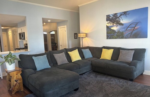 Pflugerville House | Spacious 4 bed house in Pflugerville, close to Austin for ACL and COTA