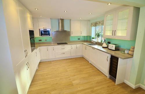 Winchester House | Spacious 4 Bed House in Winchester with Parking and Garden