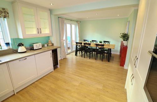 Winchester House | Spacious 4 Bed House in Winchester with Parking and Garden