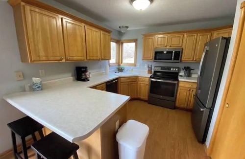 Altoona House | Spacious 4 - bedroom 2 king beds