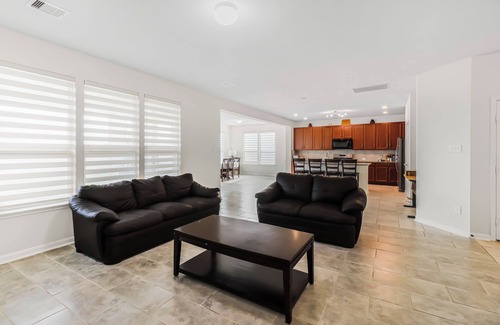 Clodine House | Spacious 4-bedroom, 3-bathroom home with Wi-Fi, washer and dryer in Richmond Tx.