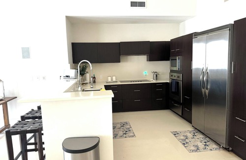 North Bimini House | Spacious 4-bedroom house with WiFi, AC, & Filtered Water. 40ft floating Dock.