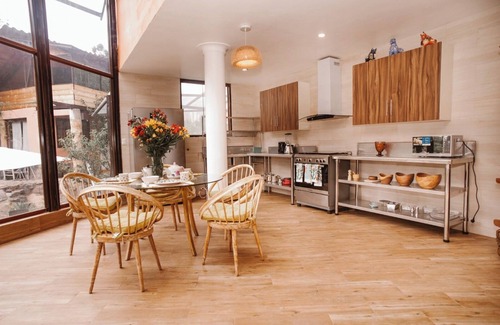 Huaran House | Spacious 4-bedroom house in enjoyable Calca with WiFi