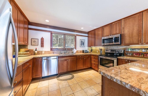 Tahoe Sierra Estates House | Spacious 4-bedroom lakefront townhome close to the water's edge in Tahoe City