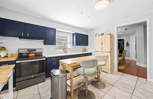 Wilder Park House | Spacious 4-BR Home | Prime Loc w/Private Backyard