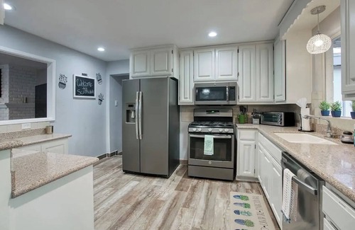 Peaceful Valley House | Spacious 4bedroom House In Scottsdale! 4 min from Nightlife & Scottsdale Stadium