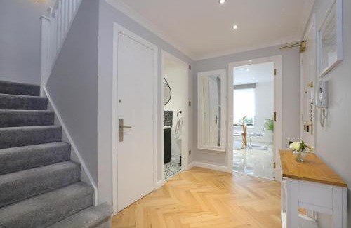 Leith Apartment | Spacious 4BR City Centre Apartment w/Free Parking