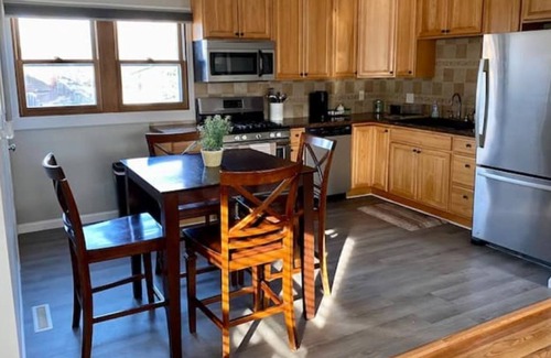 Bellevue House | Spacious 4BR home in Bellevue