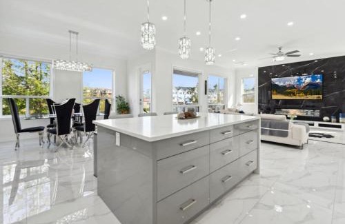 Willoughby House | Spacious 4BR Langley Home