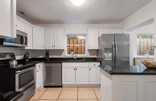 Bradenton House | Spacious 4BR, Pool, 8 miles to AMI