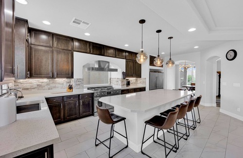 Arden House | Spacious 5-bedroom 4.5-bathroom Vegas Retreat