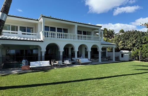 Lanikai House | Spacious 5-bedroom estate beachfront in charming Lanikai -newly renovated luxury