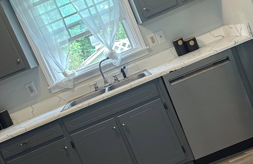 Normal House | Spacious 5-bedroom house in amazing Huntsville close to shopping and Downtown.