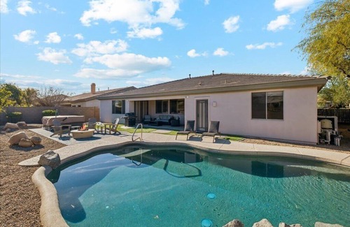 Palm Valley House | Spacious 5-bedroom house with Heated Pool