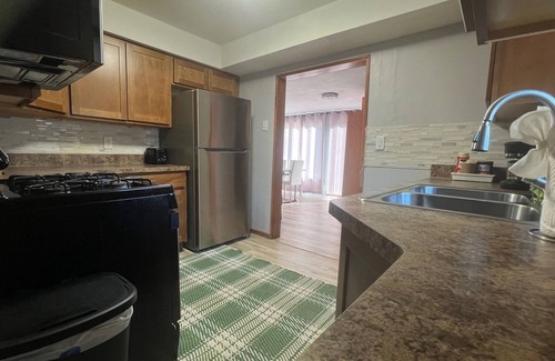 Waukegan House | Spacious 5-bedroom house near Great Lakes Naval Base!